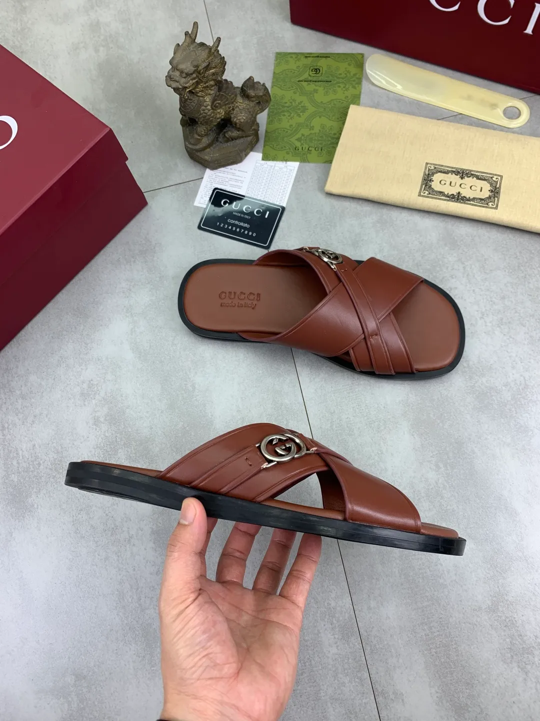 Men's shoes 💰P380💰[New model] High version 🎁🎁🎁 GUCCI New casual hot diamond slippers for the Year of the Snake, original official website, perfect workmanship, transmitting a kind of noble luxury, sublimating its definition of luxury in Gucci's high-end extraordinary craftsmanship. Original Gucci double G combination outsole, code number: 40-44 (45 customized) complete package